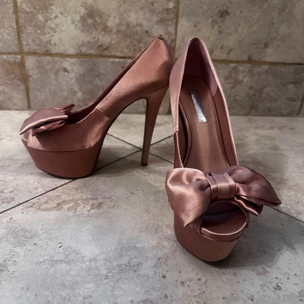 H By Halston Satin Bow Platform Heels size 8